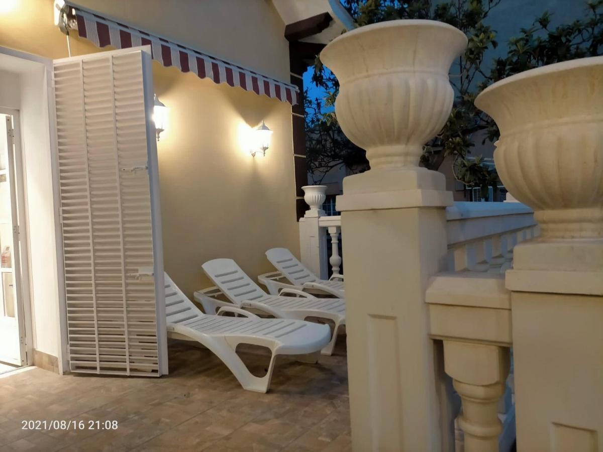 Casa Flores Del Mediterraneo Бадалона Экстерьер фото