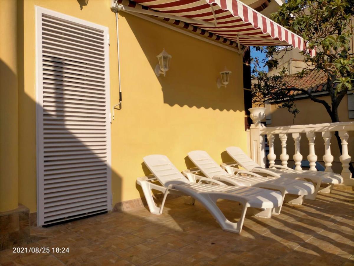 Casa Flores Del Mediterraneo Бадалона Экстерьер фото