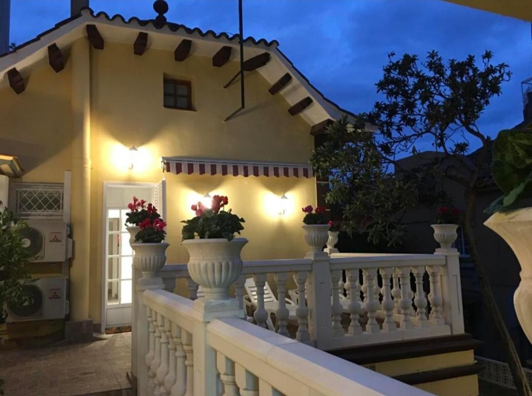 Casa Flores Del Mediterraneo Бадалона Экстерьер фото