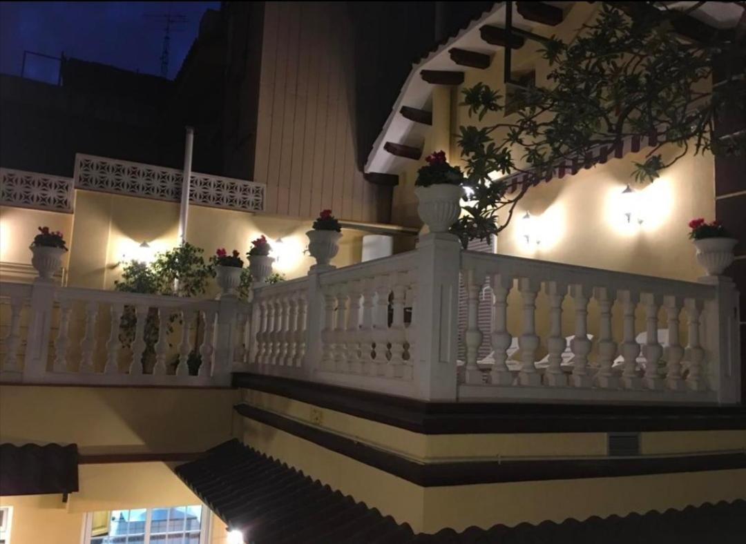 Casa Flores Del Mediterraneo Бадалона Экстерьер фото